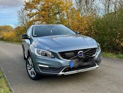 Blau Gebraucht 2016 Volvo V60 CC Kombi | 13.250 € (Fairer Preis)