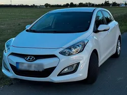 Weiß Gebraucht 2015 Hyundai i30 Limousine | 9.650 € (Etwas zu teuer)