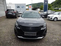 Schwarz Gebraucht 2022 Peugeot e-2008 GT SUV | 17.990 € (Fairer Preis)