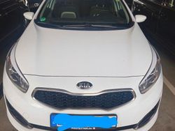 Weiß Gebraucht 2017 Kia Ceed DREAM-TEAM Edition Kleinwagen | 12.399 € (Fairer Preis)
