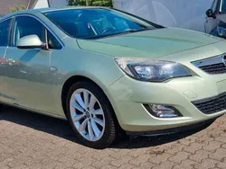 Grün Gebraucht 2011 Opel Astra Sport Limousine | 5.390 € (Guter Preis)