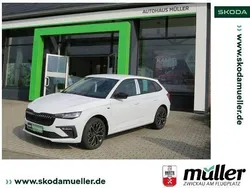 Weiß (moonweiss metallic) Neu 2025 Skoda Scala Tour Kleinwagen | 32.109 €