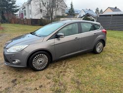 Grau Gebraucht 2011 Ford Focus Limousine | 3.490 € (Guter Preis)