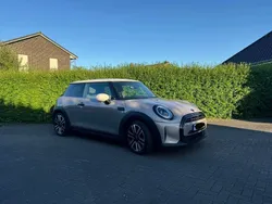 Grau Gebraucht 2021 Mini Cooper Classic Kleinwagen | 19.250 € (Fairer Preis)