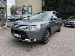 Platinum grau (metallic) Gebraucht 2015 Mitsubishi Outlander Top SUV | 12.790 € (Fairer Preis)