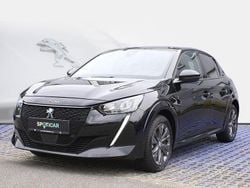 Lackierung schwarz perla nera/ Gebraucht 2021 Peugeot e-208 Allure Kleinwagen | 15.490 € (Fairer Preis)