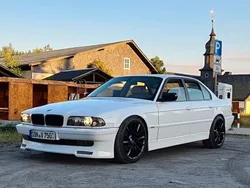 Weiß Gebraucht 1998 BMW 750 Performance Limousine | 17.000 € (Teuer)