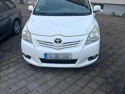 Weiß Gebraucht 2011 Toyota Verso Van / Kleinbus | 5.700 €