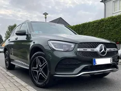 Ung. schwarz foliert grün Gebraucht 2020 Mercedes GLC300e AMG line SUV | 37.900 € (Fairer Preis)