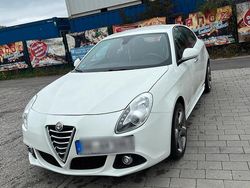 Weiß Gebraucht 2013 Alfa Romeo Giulietta Limousine | 7.500 € (Fairer Preis)