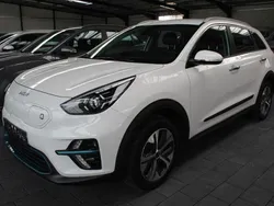 Weiß Gebraucht 2021 Kia e-Niro 3 SUV | 18.490 € (Fairer Preis)