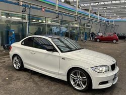 Weiß Gebraucht 2012 BMW 120 Coupé M Sport Coupé | 6.999 €