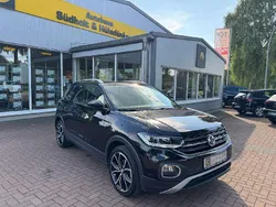 Deep black perleffekt (metallic) Gebraucht 2020 VW T-Cross Design SUV | 17.590 €