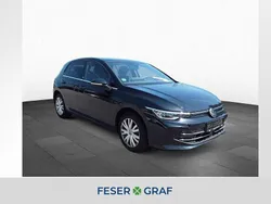 Grenadillschwarz metallic Gebraucht 2024 VW Golf VIII Limousine | 30.940 € (Etwas zu teuer)