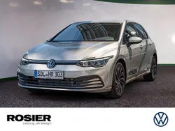 Weiss / pure white Gebraucht 2025 VW Golf VIII Life Limousine | 31.810 € (Etwas zu teuer)