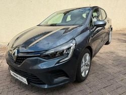 Grau Gebraucht 2021 Renault Clio V Zen Limousine | 12.880 € (Fairer Preis)