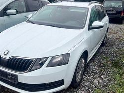 Weiß Gebraucht 2017 Skoda Octavia Ambition Kombi | 9.600 € (Guter Preis)