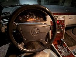 Silber Gebraucht 1997 Mercedes E280 Limousine | 4.000 €