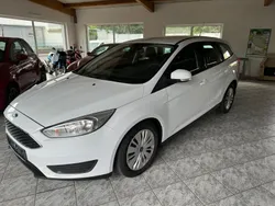 Weiß Gebraucht 2016 Ford Focus Cool & Sound Edition Limousine | 11.998 € (Etwas zu teuer)