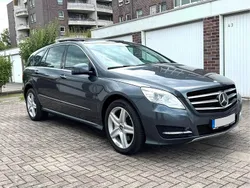 Grau Gebraucht 2011 Mercedes R500 AMG Van / Kleinbus | 16.790 €