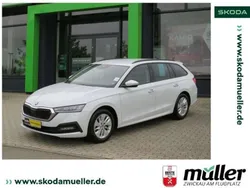 Weiß (moonweiss perleffekt) met. Gebraucht 2024 Skoda Octavia Ambition Kombi | 28.590 € (Guter Preis)