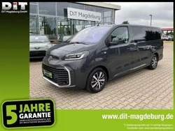 Grau Gebraucht 2024 Toyota Proace Verso Team Kombi | 41.290 € (Guter Preis)