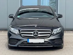 Schwarz Gebraucht 2017 Mercedes E220 AMG line Limousine | 26.900 € (Fairer Preis)