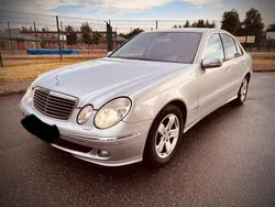 Silber Gebraucht 2005 Mercedes E280 Avantgarde Limousine | 9.999 €