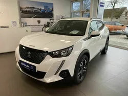 Weiß Gebraucht 2021 Peugeot 2008 Allure SUV | 26.100 €
