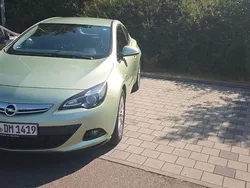 Grün Gebraucht 2012 Opel Astra GTC Edition Limousine | 7.200 € (Fairer Preis)