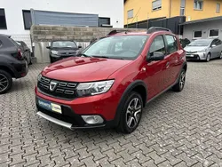 Rot Gebraucht 2018 Dacia Sandero Celebration Kleinwagen | 10.990 € (Fairer Preis)