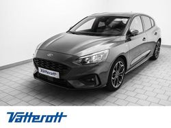 Grau Gebraucht 2020 Ford Focus ST-Line Limousine | 19.980 € (Fairer Preis)