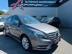 Grau Gebraucht 2014 Mercedes B180 Van / Kleinbus | 10.799 € (Fairer Preis)