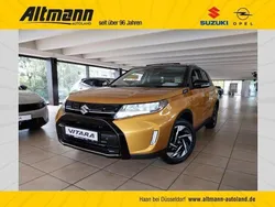 Solar yellow pearl / cosmic bl Gebraucht 2024 Suzuki Vitara Comfort+ SUV | 29.880 € (Teuer)