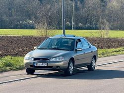 Gold Gebraucht 1999 Ford Mondeo Kleinwagen | 1.500 €