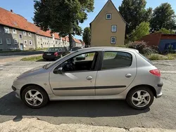 Silber Gebraucht 2006 Peugeot 206 Kleinwagen | 1.350 €