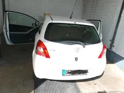 Weiß Gebraucht 2011 Toyota Yaris Kleinwagen | 2.800 € (Fairer Preis)