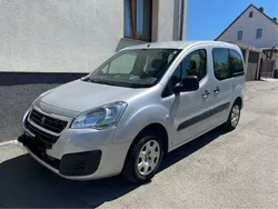 Grau Gebraucht 2017 Peugeot Partner Tepee Active Van / Kleinbus | 10.200 € (Etwas zu teuer)