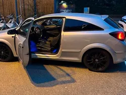 Silber Gebraucht 2007 Opel Astra GTC Kleinwagen | 2.500 €
