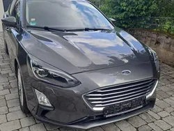 Grau Gebraucht 2019 Ford Focus Limousine | 11.900 € (Fairer Preis)