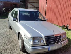 Silber Gebraucht 1995 Mercedes E250 Limousine | 15.000 €