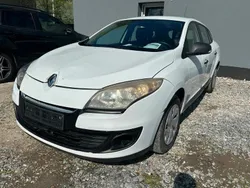 Weiß Gebraucht 2013 Renault Mégane GrandTour Expression Kombi | 3.600 €