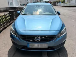Blau Gebraucht 2015 Volvo V60 Kombi | 12.500 € (Etwas zu teuer)