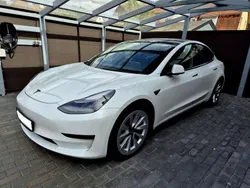 Weiß Gebraucht 2022 Tesla Model 3 Limousine | 27.300 € (Fairer Preis)