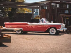 Rot Gebraucht 1959 Ford Skyliner Cabrio | 49.500 €