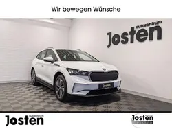 Weiß moonweiss metallic metallic Gebraucht 2024 Skoda Enyaq iV Loft SUV | 31.690 € (Fairer Preis)