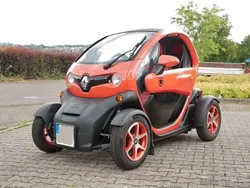 Orange Gebraucht 2017 Renault Twizy Intens Kleinwagen | 5.550 € (Guter Preis)