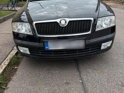 Schwarz Gebraucht 2009 Skoda Octavia Kombi | 5.190 € (Fairer Preis)