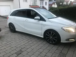 Weiß Gebraucht 2011 Mercedes B200 Van / Kleinbus | 6.800 € (Fairer Preis)