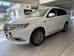 Weiß Gebraucht 2020 Mitsubishi Outlander P-HEV Plus SUV | 22.500 € (Fairer Preis)